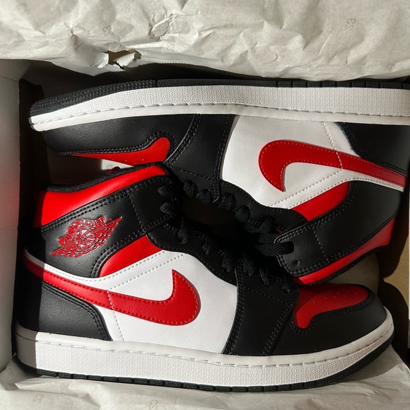 AIR JORDAN 1 MID BLACK/FIRE RED-WHITE - Picture 5 of 9